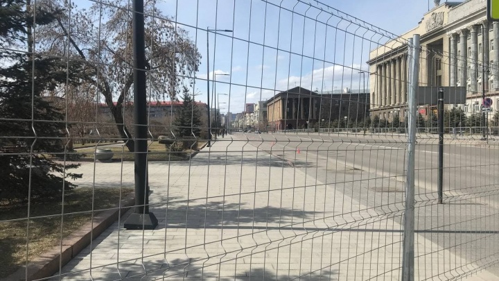 Полиция закрыла огромную парковку на площади Революции в Красноярске