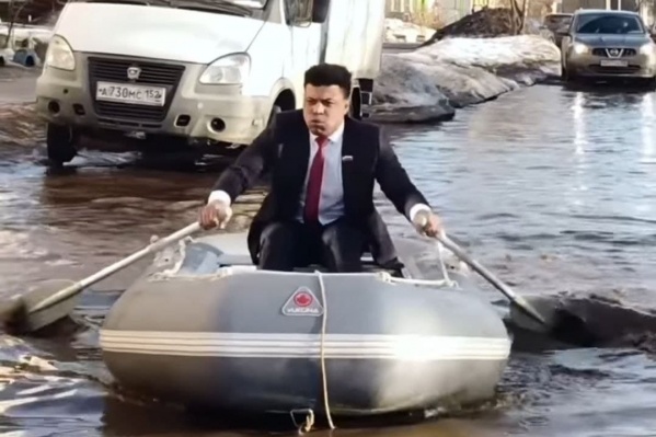 Олег Щеглов не смог бросить жителей улицы Гордеевской в беде Олег Щеглов не смог бросить жителей улицы Гордеевской в беде