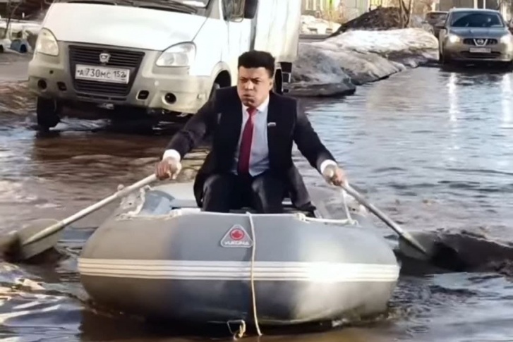 Олег Щеглов не смог бросить жителей улицы Гордеевской в беде Олег Щеглов не смог бросить жителей улицы Гордеевской в беде