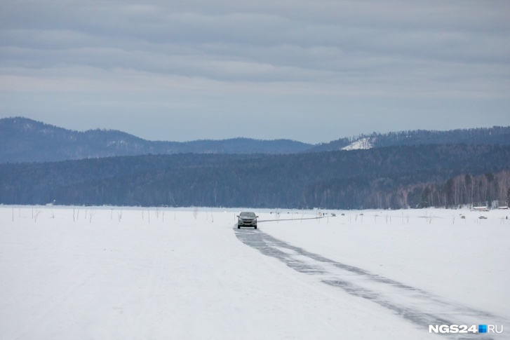 Каждую зиму на Красноярском море без конца тонут авто 
