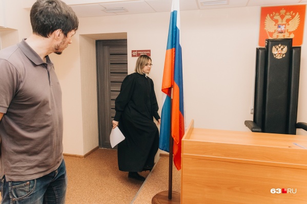 Судья рассматривала одно дело, а затем сама стала потерпевшей по другому Судья рассматривала одно дело, а затем сама стала потерпевшей по другому