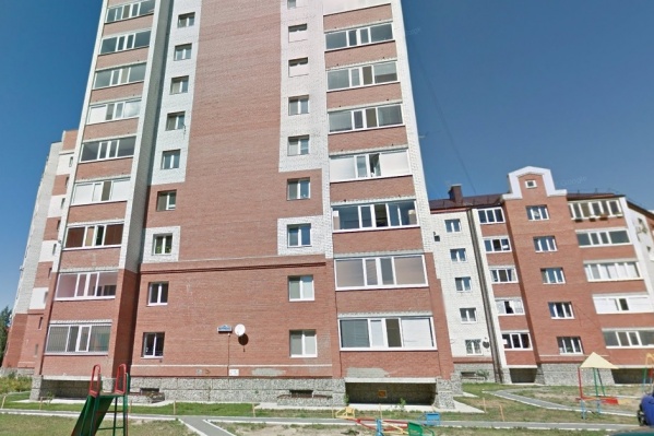 Ребенок упал с высоты по непонятным причинам около 18 часов Ребенок упал с высоты по непонятным причинам около 18 часов