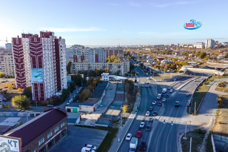 Полотно занимает четыре этажа, но с такого расстояния его едва можно рассмотреть Полотно занимает четыре этажа, но с такого расстояния его едва можно рассмотреть