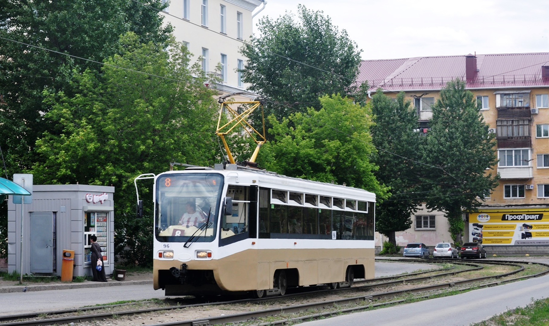 Два московских трамвая, которые привезли в Омск в прошлом году, выпустят на маршруты до конца лета