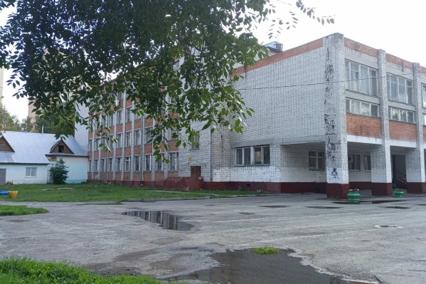 С 1986 года, когда построили здание этой школы, основательный ремонт в ней проведут впервые С 1986 года, когда построили здание этой школы, основательный ремонт в ней проведут впервые