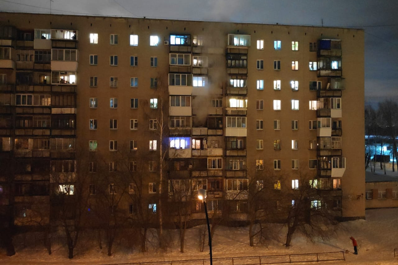 Люди просят о помощи: на Новой Сортировке загорелась девятиэтажка