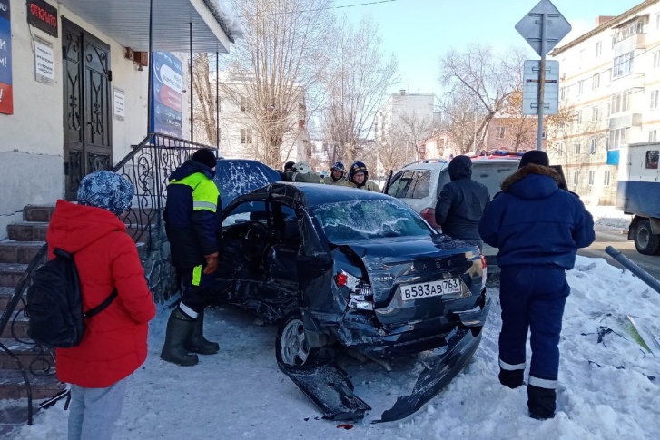 Для отечественного авто удар был сокрушительным Для отечественного авто удар был сокрушительным