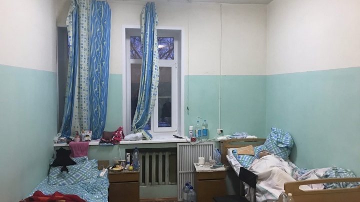 «Кошмар наяву»: женщина из ярославской больницы показала, в каких условиях лежат в палатах люди