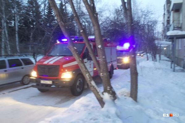 В Юго-Западном районе Екатеринбурга произошел пожар в жилом доме В Юго-Западном районе Екатеринбурга произошел пожар в жилом доме