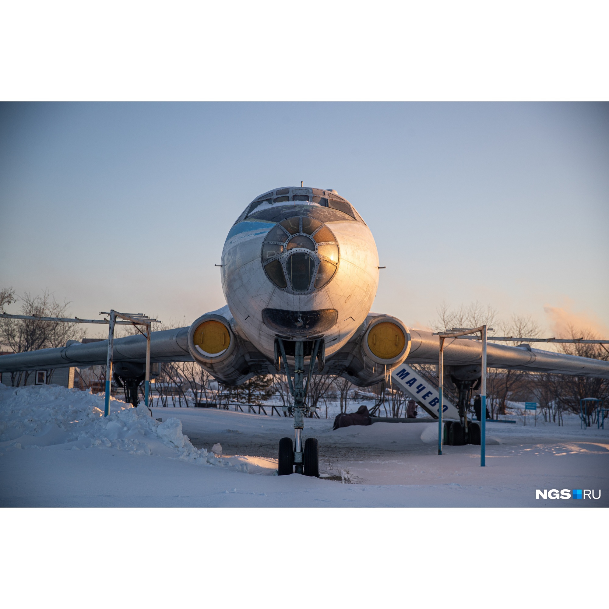Самолет Ту-104А стоит на аэродроме в Бердске с 1978 года Самолет Ту-104А стоит на аэродроме в Бердске с 1978 года