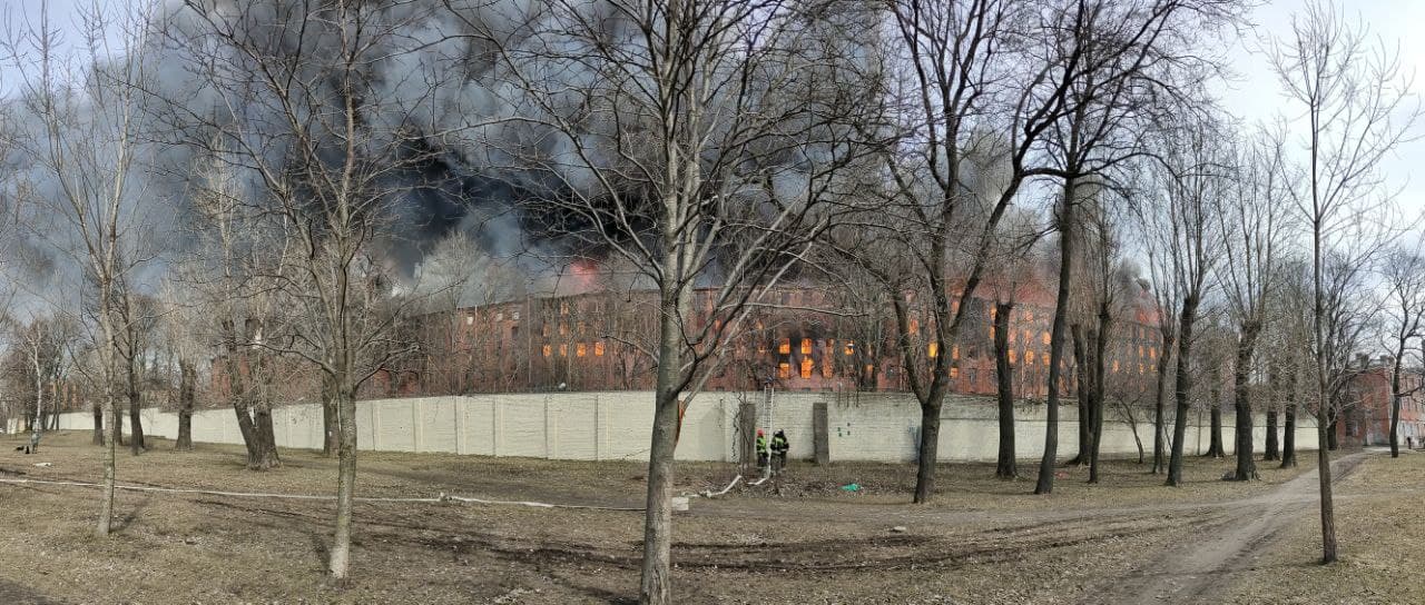 В Петербурге горит «Невская мануфактура». Онлайн-трансляция