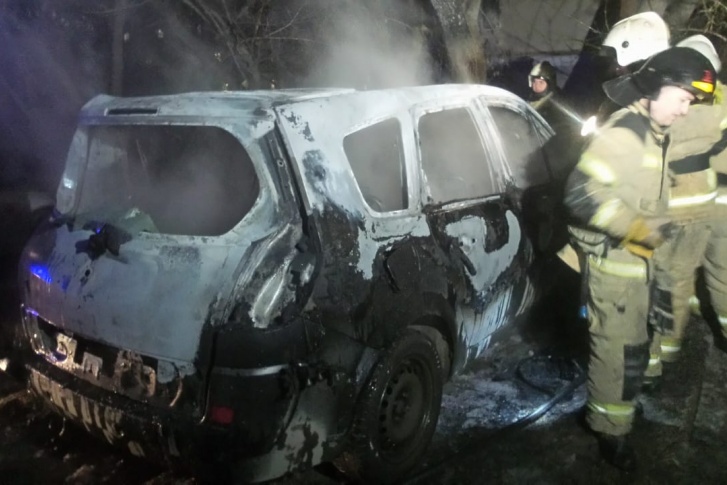 Автомобиль сильно обгорел Автомобиль сильно обгорел