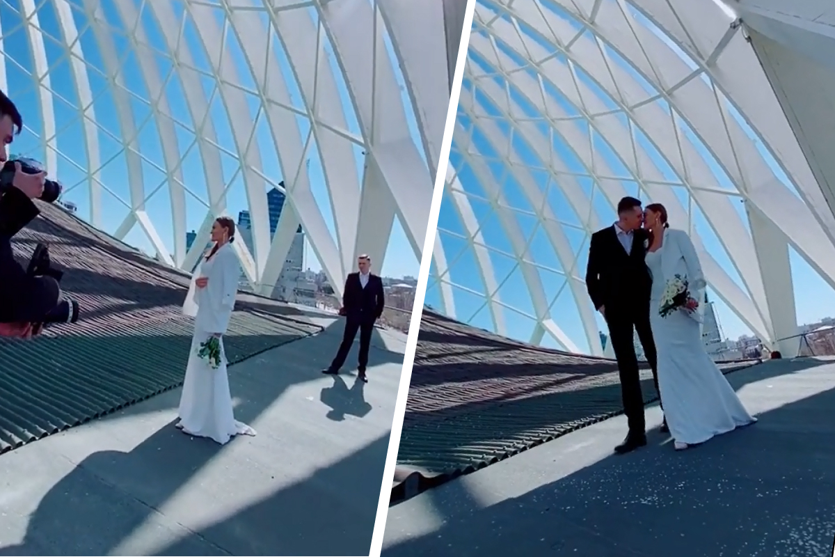 В Екатеринбурге молодожены устроили свадебные фотосессии на крыше цирка. Видео