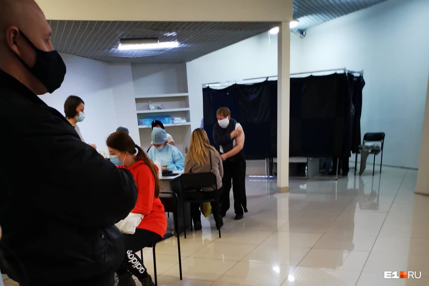 Про дистанцию вспоминают только непосредственно перед местом, где делают уколы Про дистанцию вспоминают только непосредственно перед местом, где делают уколы