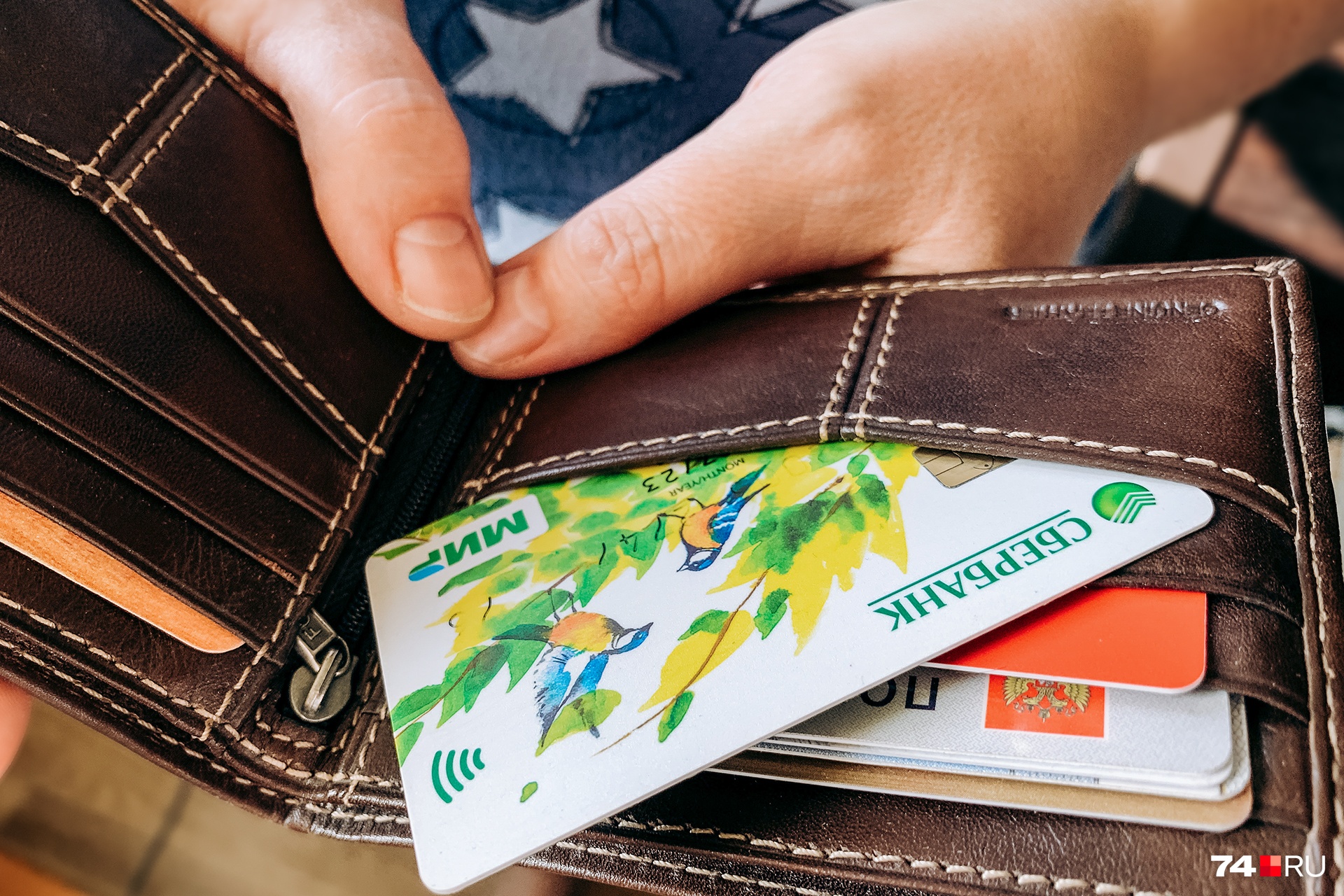 Иностранные карты банковские. Карта мигрос. Кредитные пластиковые карты. Турецкая карта банковская. Турция карты деньги.