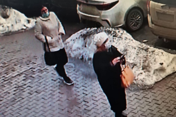 Подозреваемые попали на записи камер Подозреваемые попали на записи камер