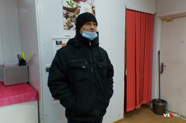 Анатолий Обухов считает, что защищать жену — нормальная позиция для мужчины Анатолий Обухов считает, что защищать жену — нормальная позиция для мужчины