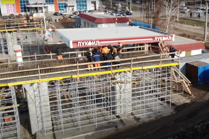 Новая дорога будет проходить над АЗС Новая дорога будет проходить над АЗС