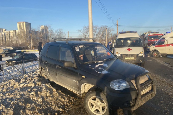 Авария осложнила выезд из города на трассу М-5, но большой пробки в этом районе нет Авария осложнила выезд из города на трассу М-5, но большой пробки в этом районе нет