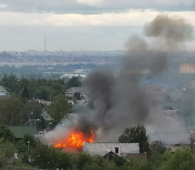 Пожар в красном селе. Пожар Красносельский район. Пожар в Красном селе сегодня. Пожар в Красном селе сейчас. Пожары Красносельский СПБ.