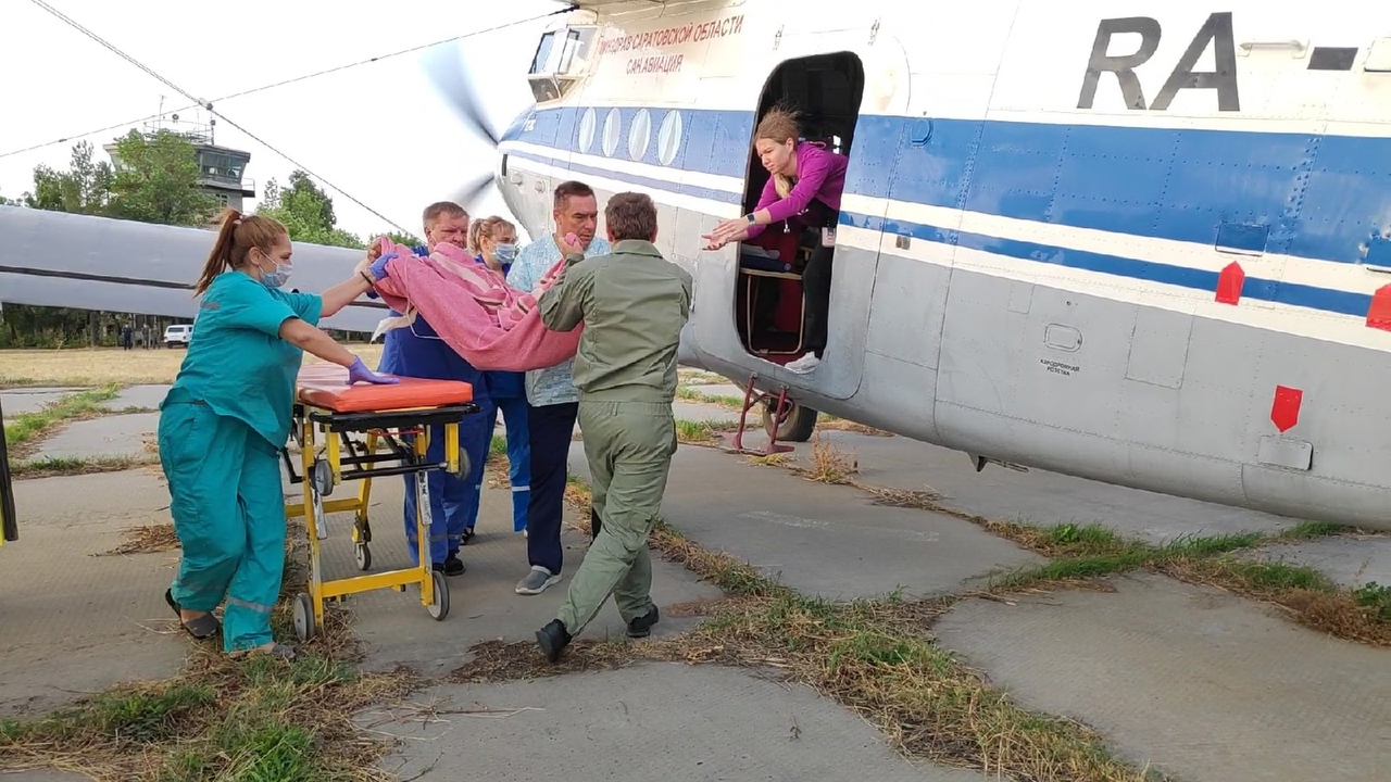 Трехлетнюю девочку, выжившую в кошмарном ДТП под Саратовом, отправили в Екатеринбург самолетом