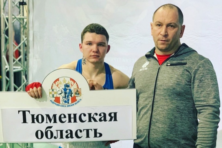 Илья (слева) — профессиональный боксер. На фото он вместе со своим тренером Дмитрием Косенко Илья (слева) — профессиональный боксер. На фото он вместе со своим тренером Дмитрием Косенко