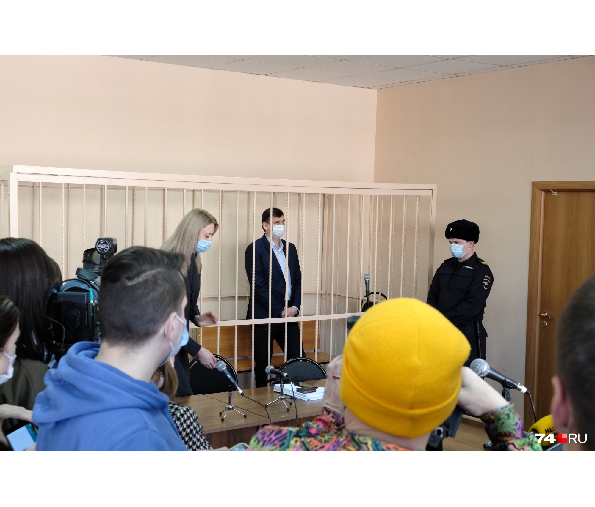 Олег Извеков и его адвокат просили о домашнем аресте для чиновника Олег Извеков и его адвокат просили о домашнем аресте для чиновника