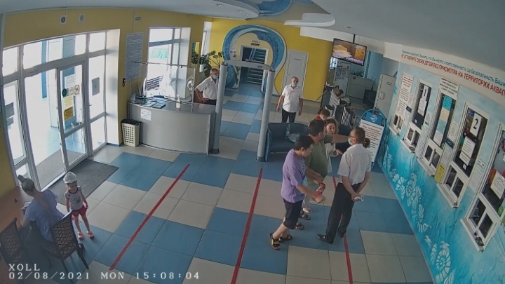 Волгоградский Роспотребнадзор оштрафовал на 30 тысяч рублей директора аквапарка после скандала с семьей с ребенком аутистом