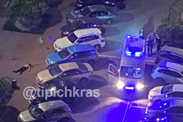 На место приехали медики На место приехали медики