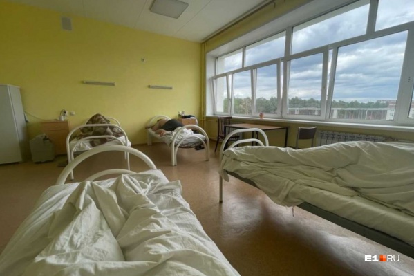 Пациенты лежат в палатах на <nobr class="_">4–8</nobr> человек Пациенты лежат в палатах на <nobr class="_">4–8</nobr> человек