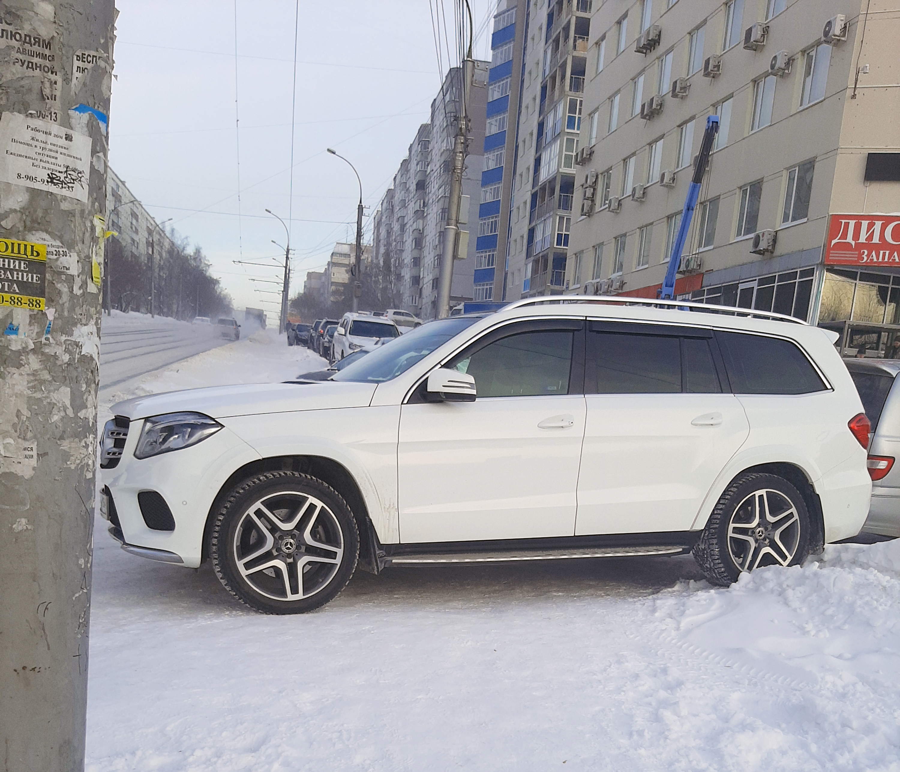 Перегородил людям дорогу Перегородил людям дорогу