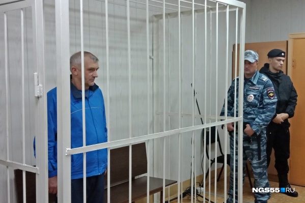 Бывшему главному судебному приставу дали три года и один месяц колонии строгого режима Бывшему главному судебному приставу дали три года и один месяц колонии строгого режима
