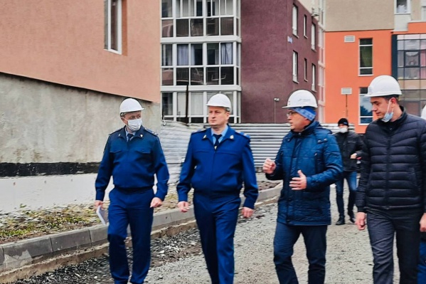 Прокурор провел рабочую встречу с мэром Кемерова Ильей Середюком и директором ООО СЗ «Спецстрой» Прокурор провел рабочую встречу с мэром Кемерова Ильей Середюком и директором ООО СЗ «Спецстрой»