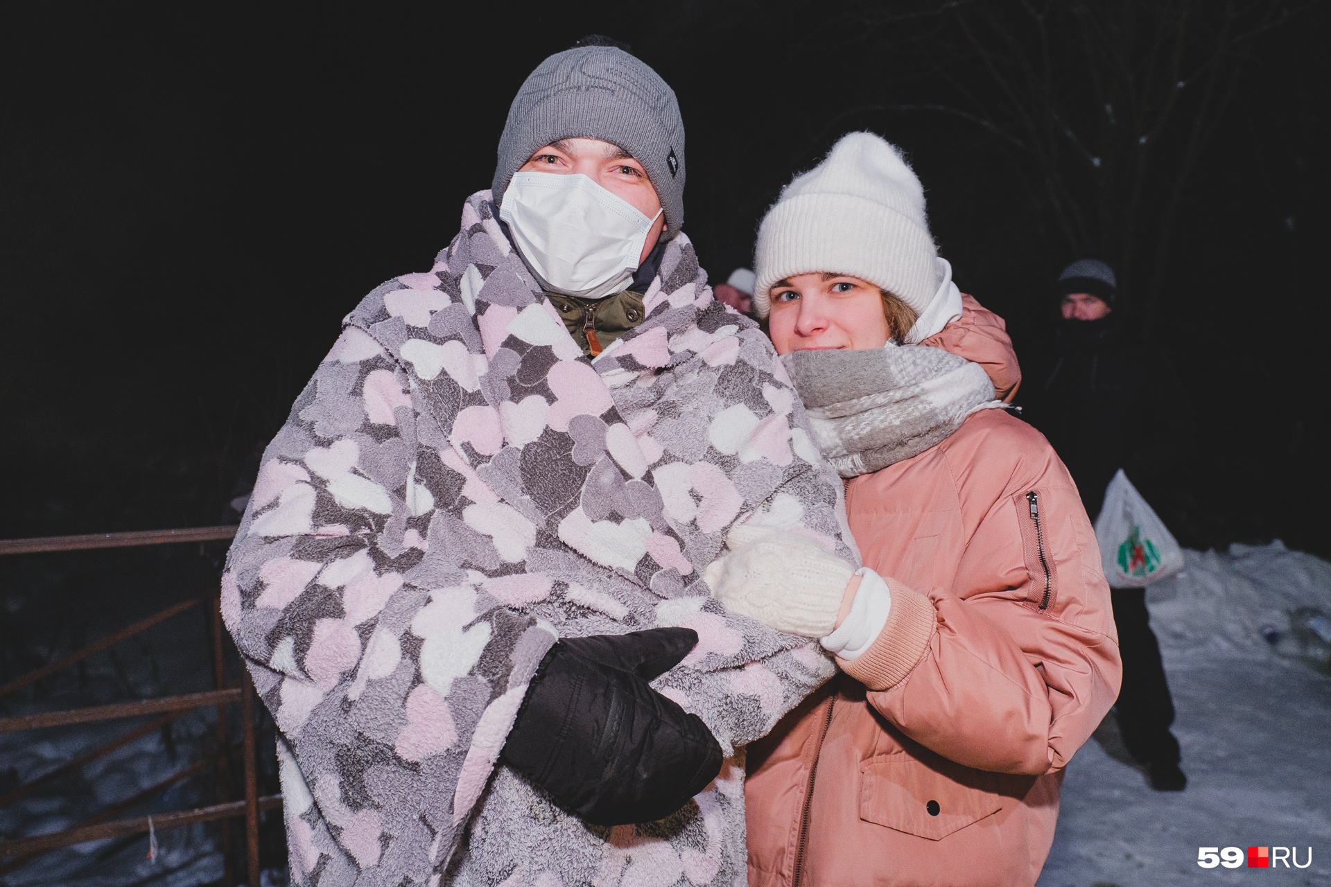Обязательный атрибут купаний нынешнего года (не считая полотенец и теплой одежды) — маска Обязательный атрибут купаний нынешнего года (не считая полотенец и теплой одежды) — маска