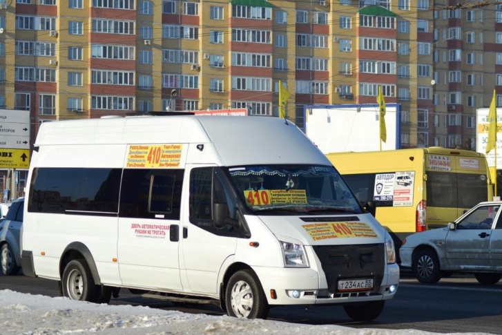 Пассажиры маршрута <nobr class="_">№ 410</nobr> стараются привыкать к постоянным изменениям Пассажиры маршрута <nobr class="_">№ 410</nobr> стараются привыкать к постоянным изменениям