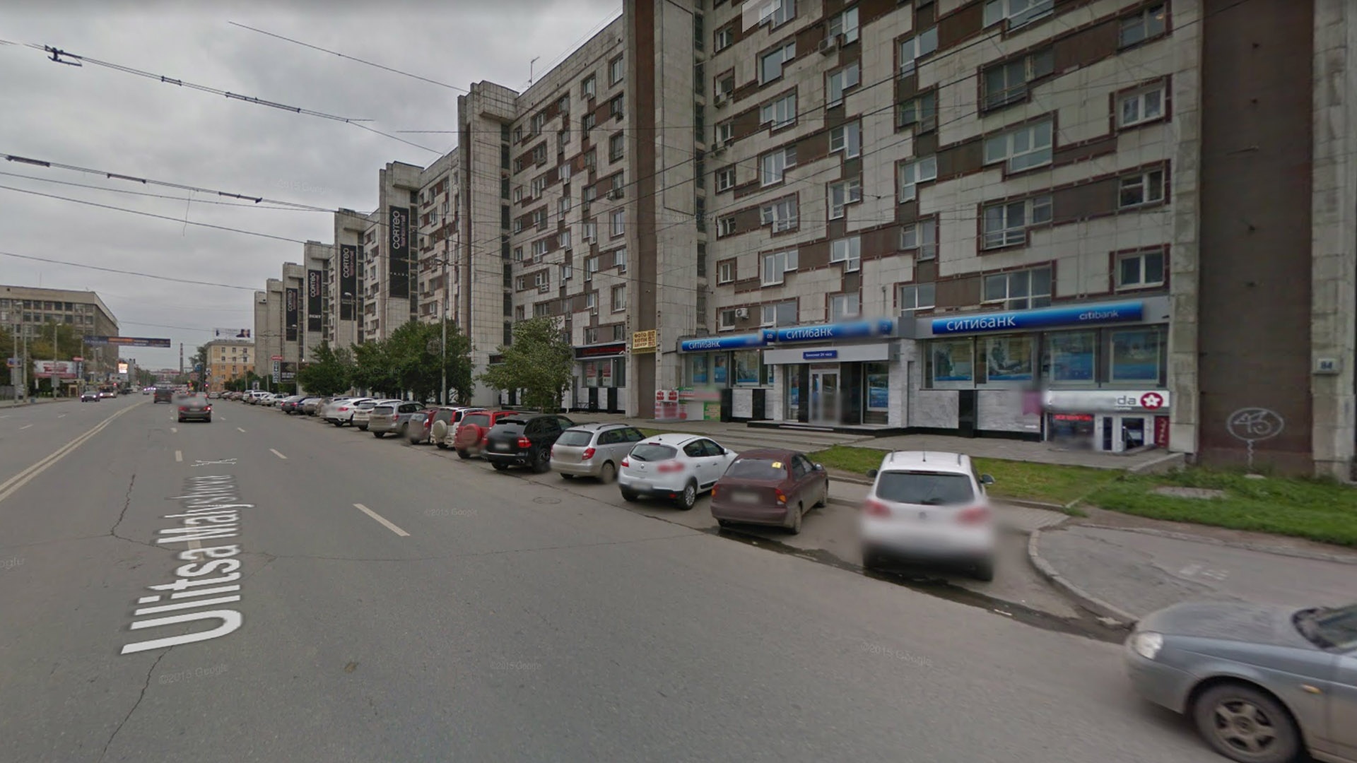 Парковка около дома на Малышева, 84 Парковка около дома на Малышева, 84