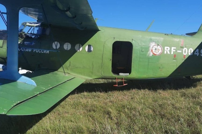 Самолет сел в поле в Верхнеуральском районе Самолет сел в поле в Верхнеуральском районе