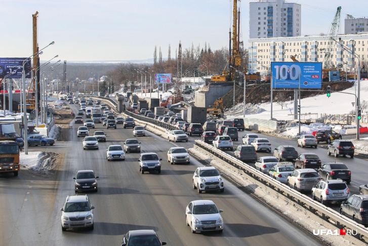 Сейчас на дорогах разметки уже давно нет Сейчас на дорогах разметки уже давно нет
