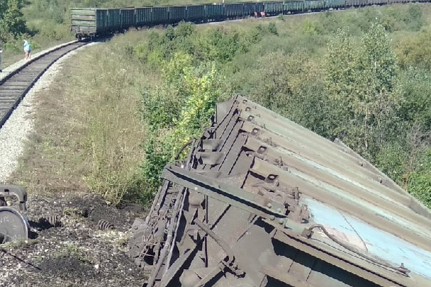 Вагоны сошли на подъездных путях шахты «Южная» Вагоны сошли на подъездных путях шахты «Южная»