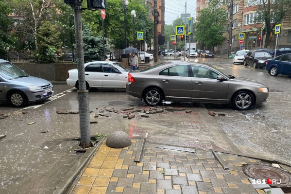 Дороги тоже размывает Дороги тоже размывает