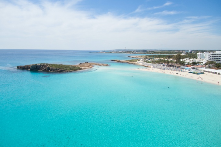 В августе можно превосходно отдохнуть на пляжах и в отелях Кипра и Турции 