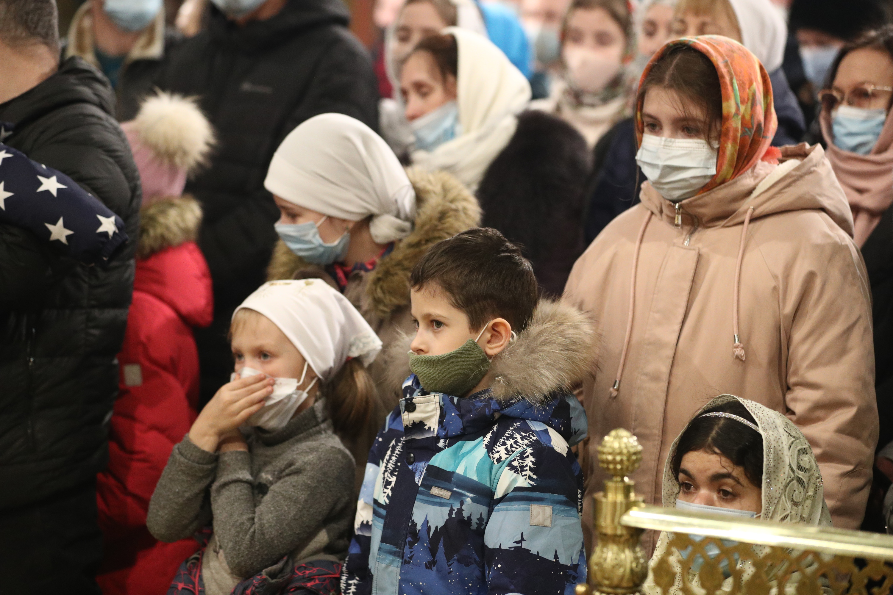 Затем целуют крест. Но на этот раз по понятным причинам от этого шага решили отказаться Затем целуют крест. Но на этот раз по понятным причинам от этого шага решили отказаться