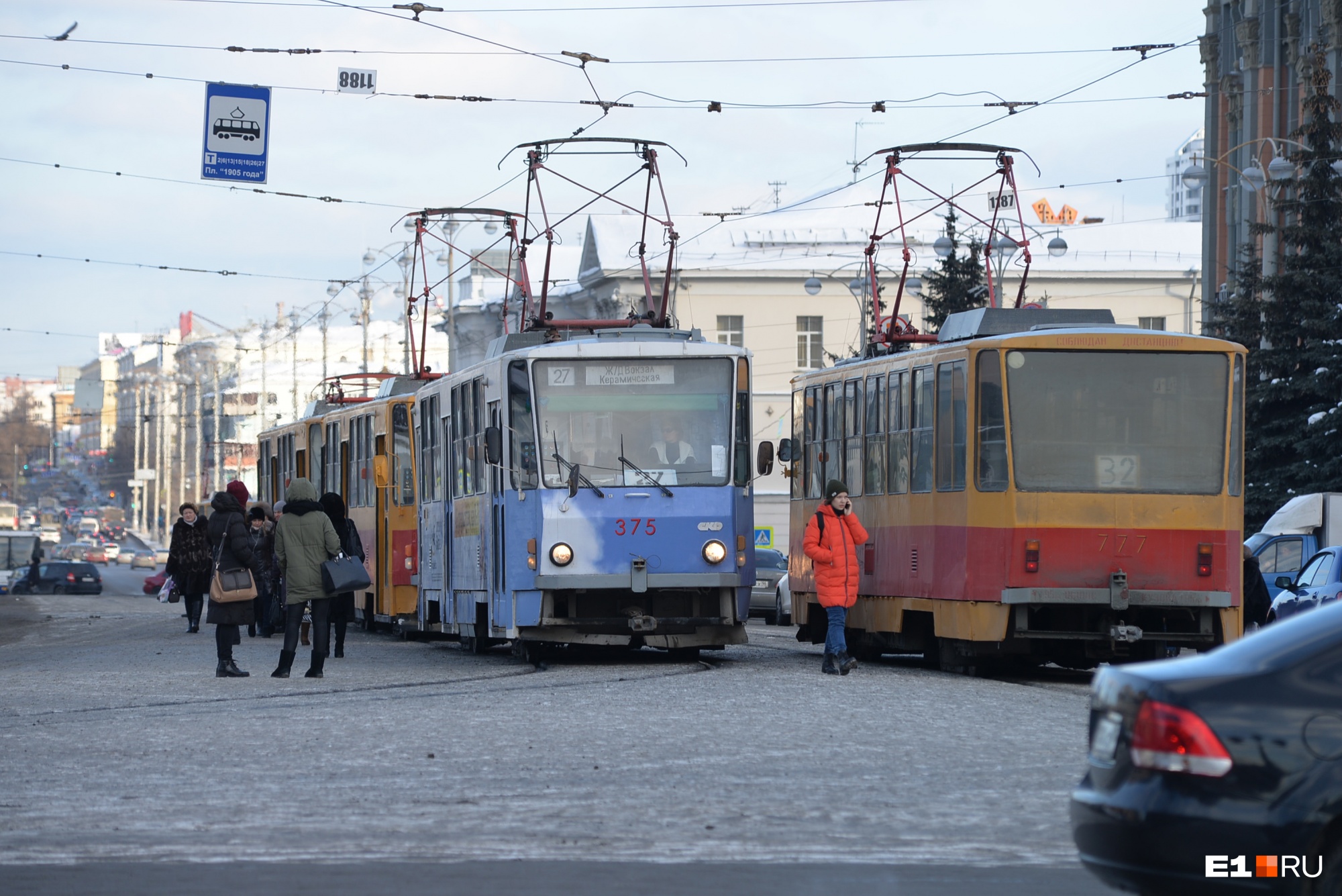 В Екатеринбурге эксгибиционист напугал в трамвае 13-летнюю девочку