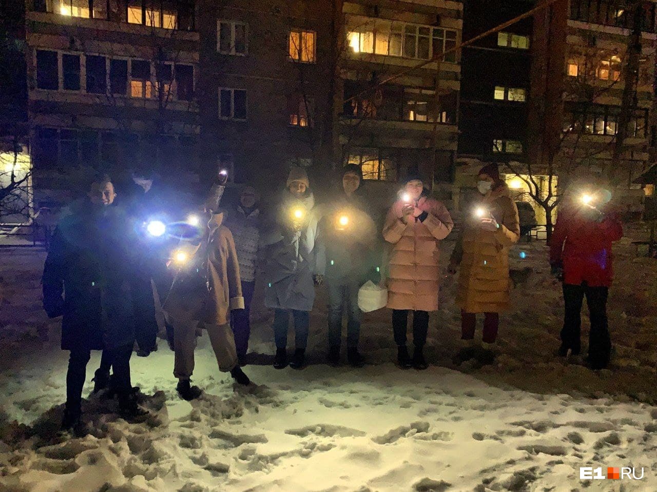 В одном из дворов Пионерского поселка В одном из дворов Пионерского поселка