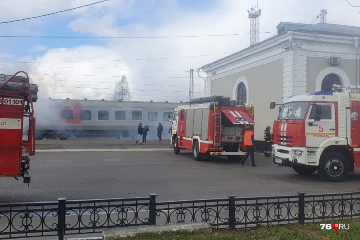 Проезд по площади у вокзала перекрыли Проезд по площади у вокзала перекрыли