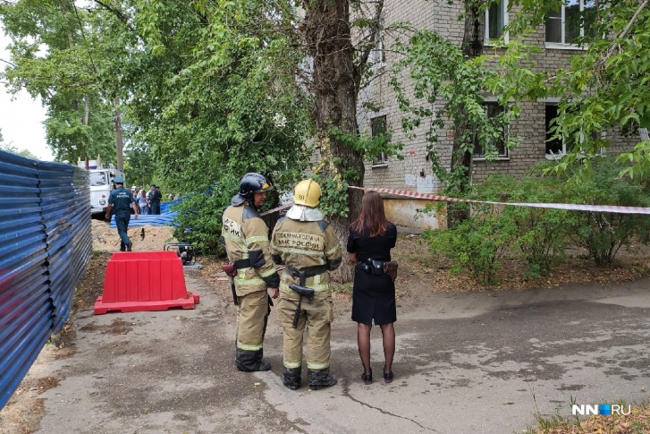 Эвакуирован 61 человек из трех подъездов на Светлоярской. Трое пострадавших
