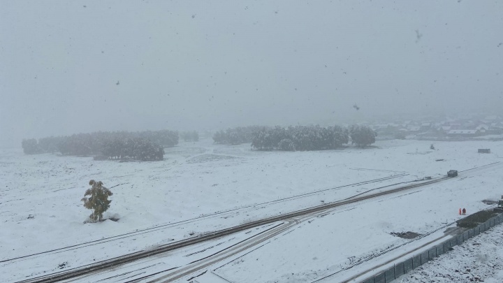 Из-за мощного снегопада из кемеровского аэропорта не могут улететь самолеты. И прилететь