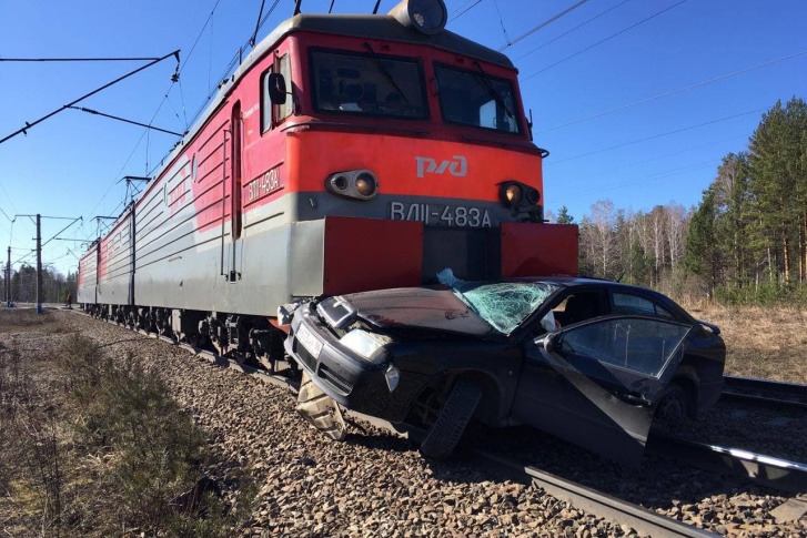 ДТП случилось на железнодорожном переезде ДТП случилось на железнодорожном переезде