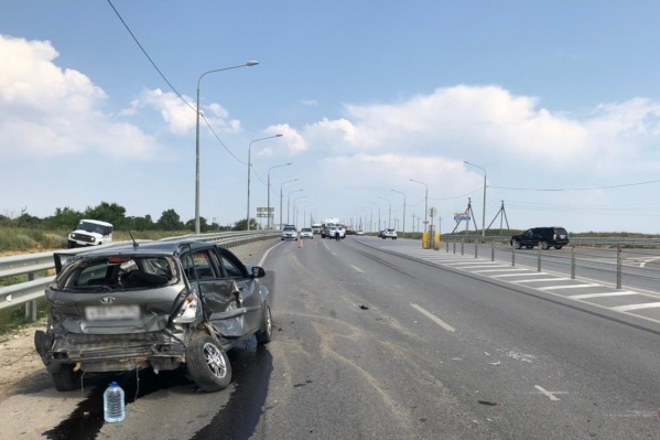 В больнице оказались два человека из легкового автомобиля В больнице оказались два человека из легкового автомобиля