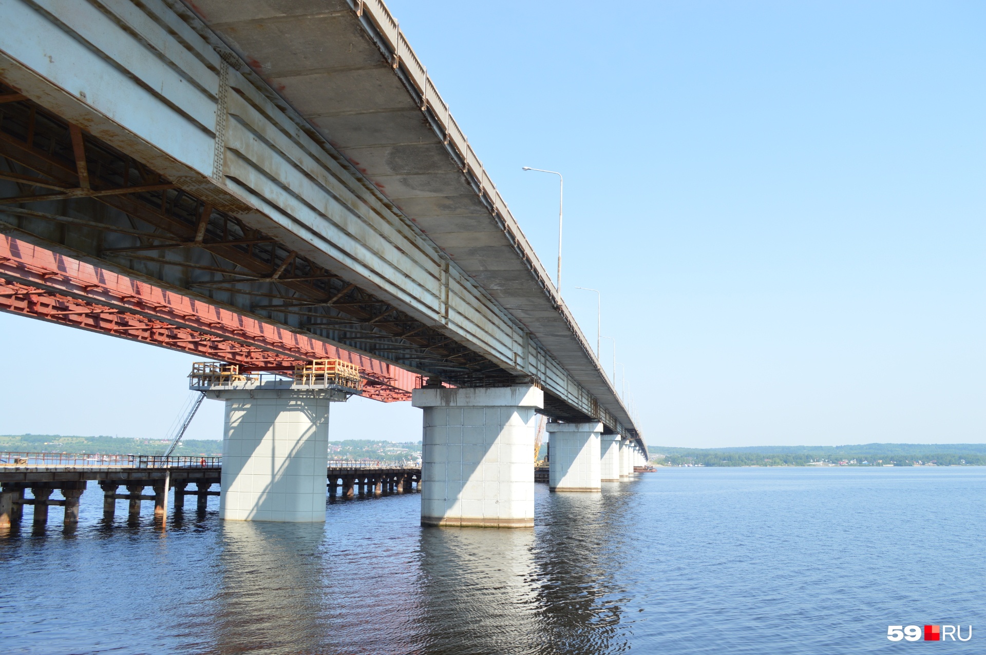 Длина моста более 1500 метров